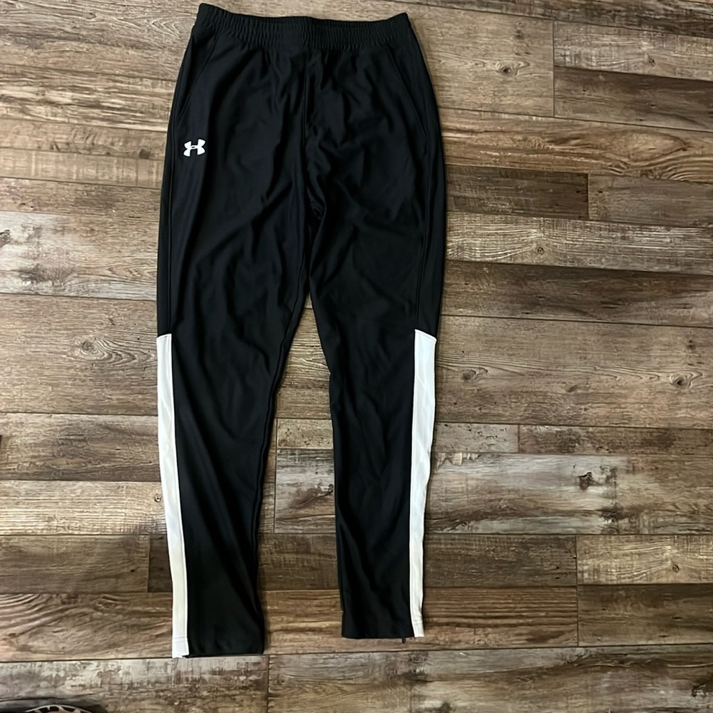 Men’s Under Armour joggers with zipper at ankle. Worn once.